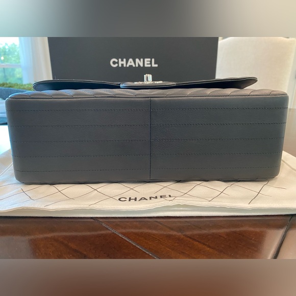 Chanel Classic Double Flap Chevron Jumbo Calfskin Bag in Black from 22C - Rare - Picture 9 of 17